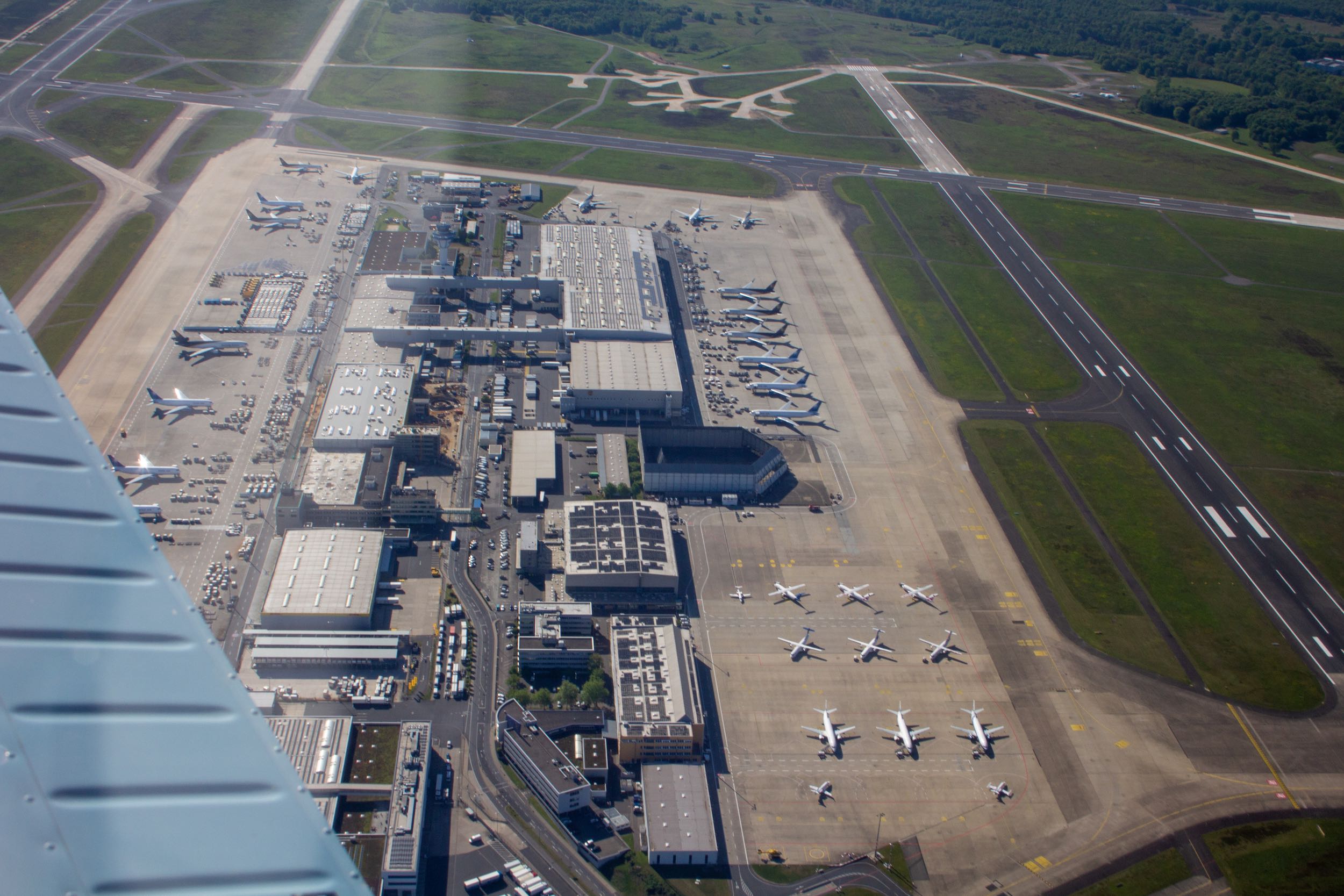 Überflug des Kölner Flughafens