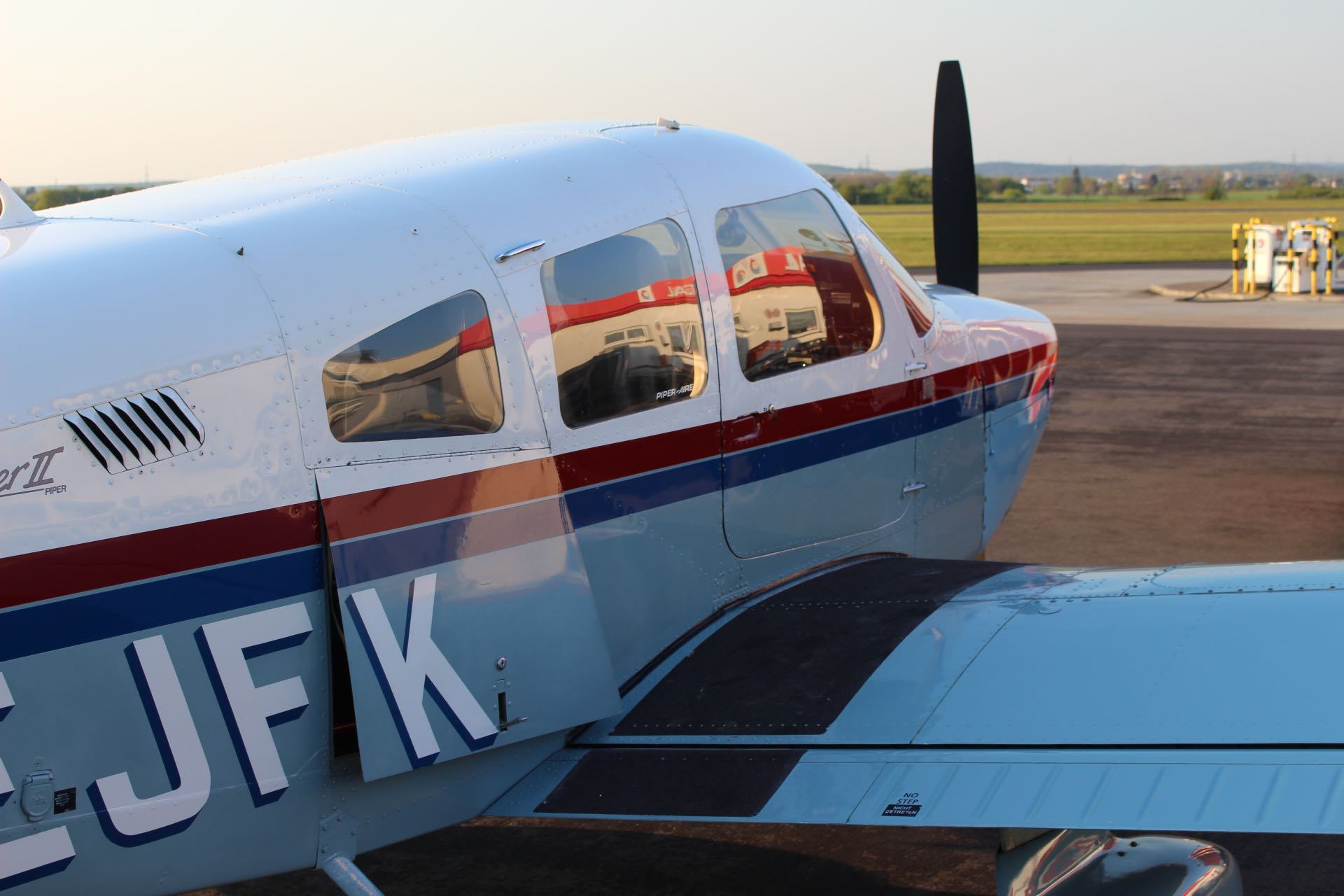 Clubflugzeug in Bonn Hangelar